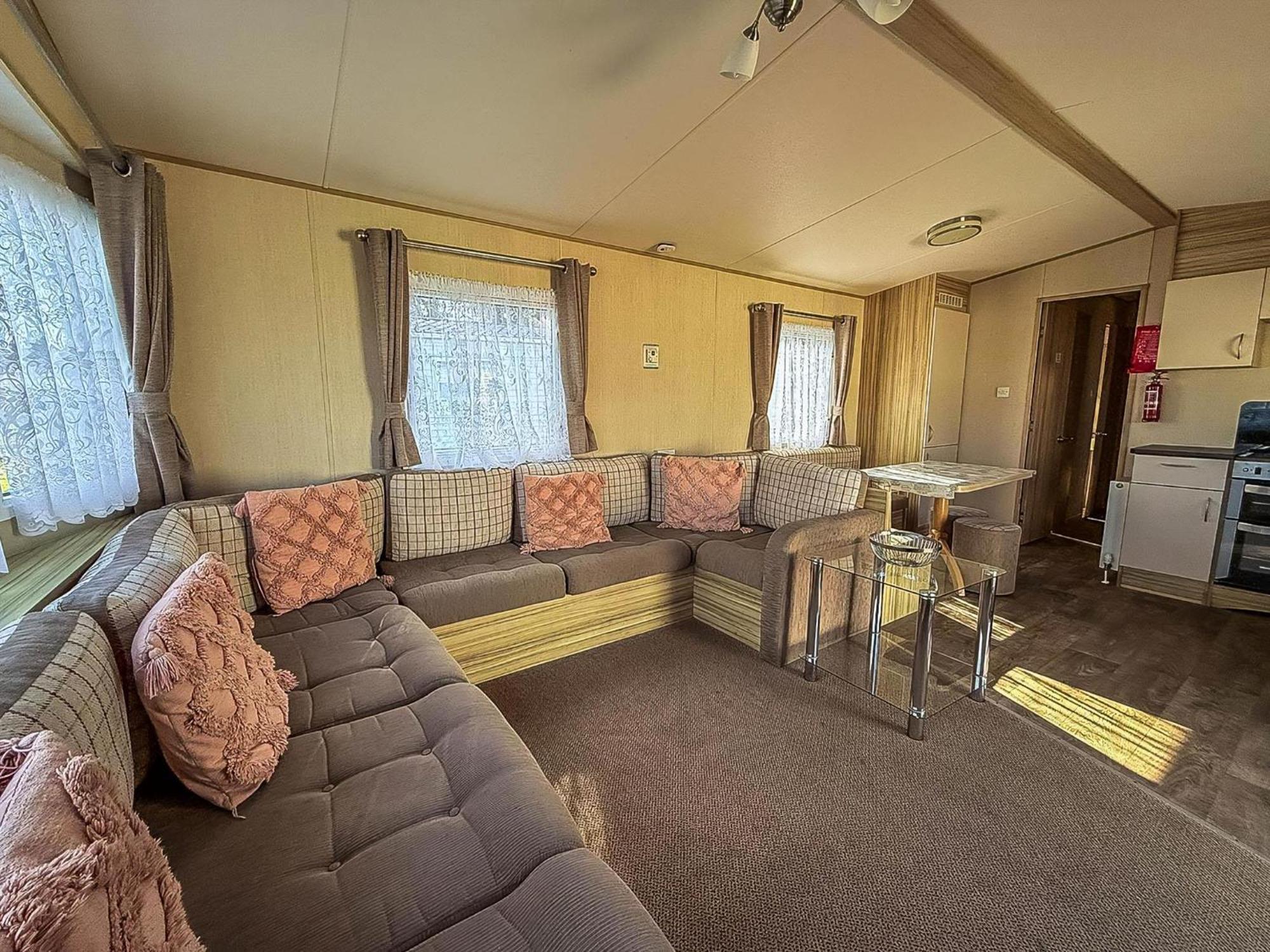 Great 8 Berth Caravan In Norfolk Near To Great Yarmouth Ref 20178Bs Hopton on Sea Kültér fotó