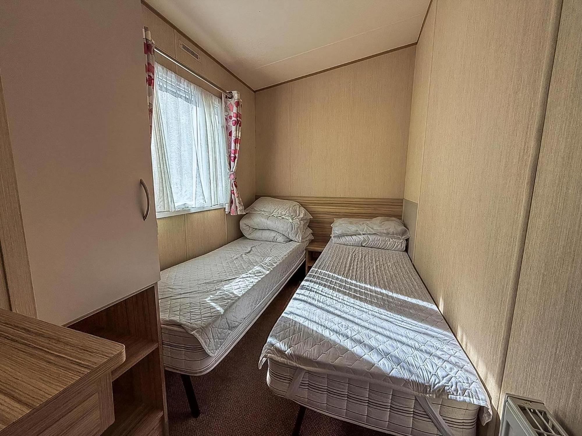 Great 8 Berth Caravan In Norfolk Near To Great Yarmouth Ref 20178Bs Hopton on Sea Kültér fotó