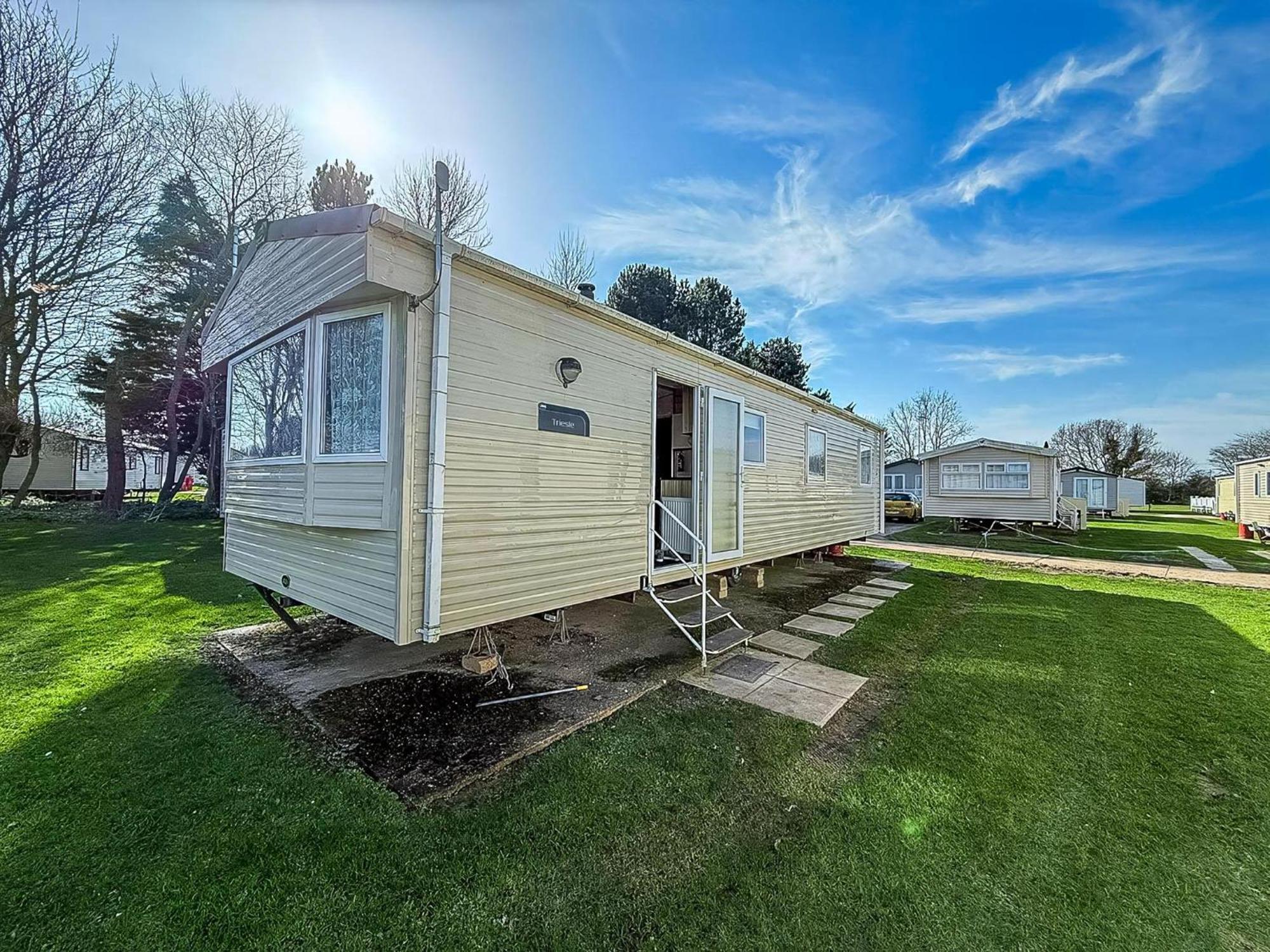 Great 8 Berth Caravan In Norfolk Near To Great Yarmouth Ref 20178Bs Hopton on Sea Kültér fotó